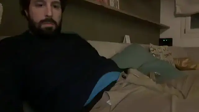 Snapshot of Ovett086 chatting on February 18, 2026, 10:28 pm Ovett086 online show from February 18, 2026, 10:28 pm