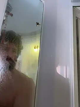 Snapshot of Ovett086 chatting on April 3, 2026, 6:55 am Ovett086 online show from April 3, 2026, 6:55 am