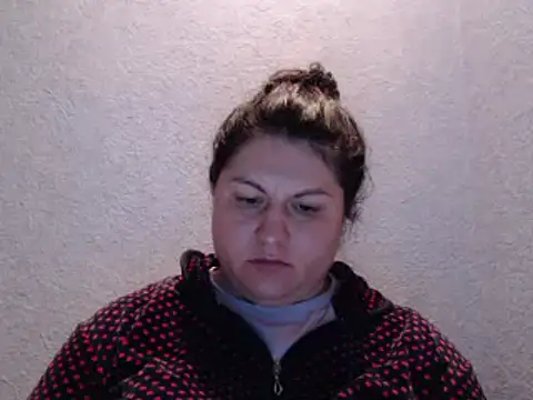 KiraSwee online show from October 7, 2025, 4:37 pm