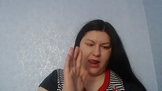 KiraSwee online show from January 13, 2026, 7:46 am