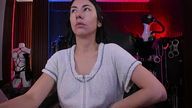 XiaQueen online show from February 3, 2026, 11:59 am