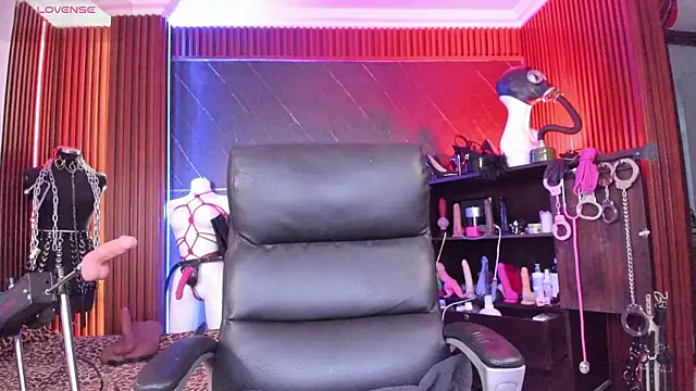 XiaQueen online show from February 27, 2026, 11:32 am