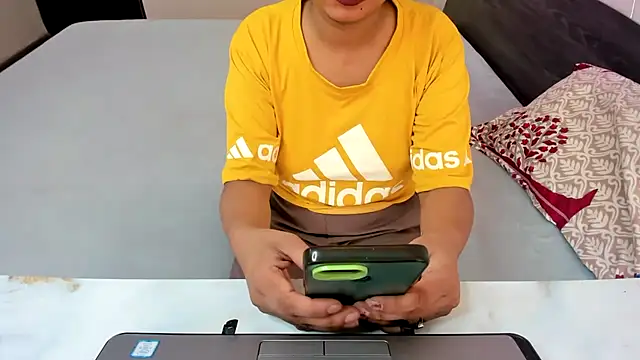 Queen Couple online show from September 19, 2025, 5:42 am