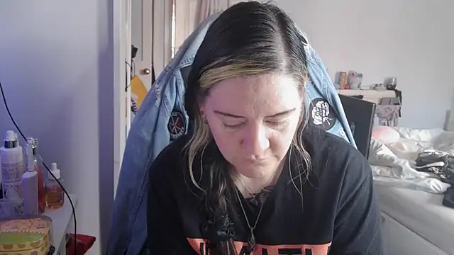 AureliaXOX online show from September 19, 2025, 9:00 am