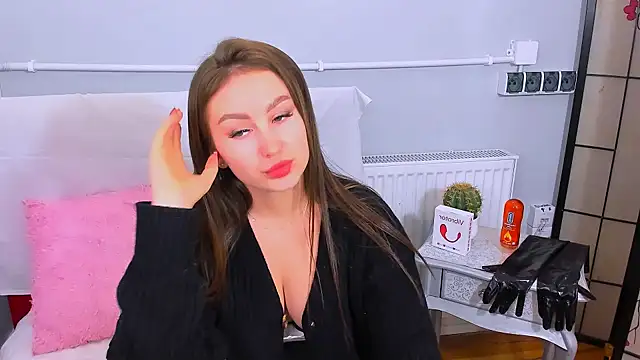 DonnaCam online show from November 29, 2025, 4:43 pm