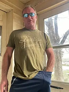 Snapshot of hintly chatting on April 8, 2026, 10:32 pm hintly online show from April 8, 2026, 10:32 pm