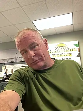 Snapshot of hintly chatting on April 13, 2026, 9:42 pm hintly online show from April 13, 2026, 9:42 pm