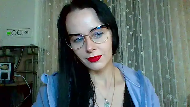LuminousLady online show from March 20, 2025, 5:47 pm