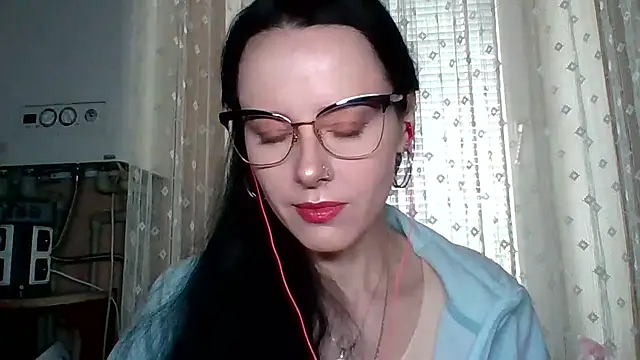 LuminousLady online show from September 15, 2025, 7:19 am
