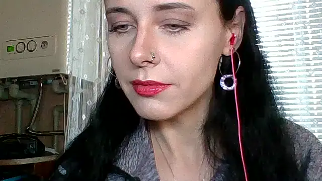 Snapshot of LuminousLady chatting on November 2, 2025, 10:28 am LuminousLady online show from November 2, 2025, 10:28 am