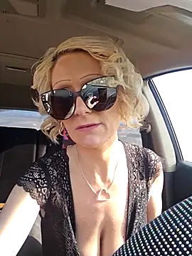 Snapshot of beautifulme23 chatting on February 12, 2025, 6:19 pm beautifulme23 online show from February 12, 2025, 6:19 pm