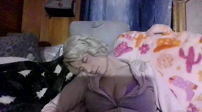 Snapshot of beautifulme23 chatting on February 15, 2025, 2:47 am beautifulme23 online show from February 15, 2025, 2:47 am