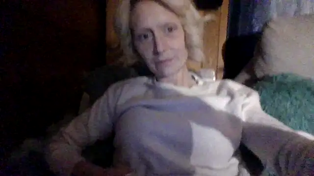 Snapshot of beautifulme23 chatting on February 16, 2025, 3:47 am beautifulme23 online show from February 16, 2025, 3:47 am