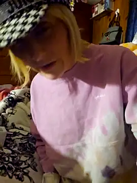 Snapshot of beautifulme23 chatting on February 17, 2025, 5:32 pm beautifulme23 online show from February 17, 2025, 5:32 pm