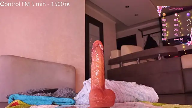 Snapshot of queeneliaa chatting on March 17, 2026, 8:56 pm queeneliaa online show from March 17, 2026, 8:56 pm