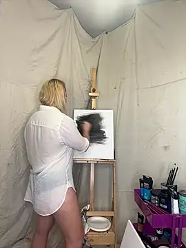 Trixiekittycutie online show from February 3, 2025, 9:07 pm