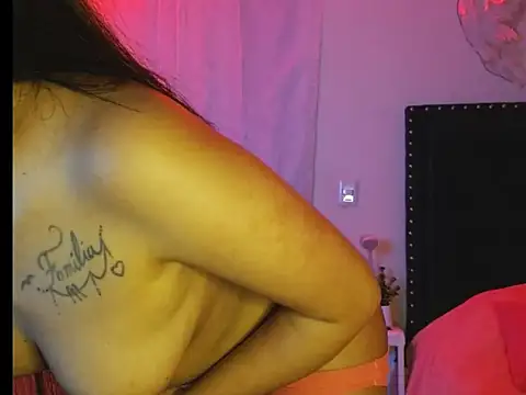 SallyWhitee online show from March 17, 2025, 6:07 am