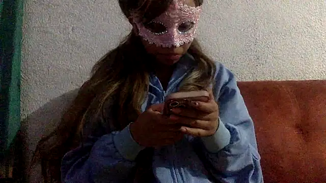 Snapshot of sharonlopez9611 chatting on February 17, 2025, 5:25 am sharonlopez9611 online show from February 17, 2025, 5:25 am