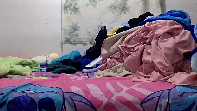 sharonlopez9611 online show from November 9, 2025, 3:49 am