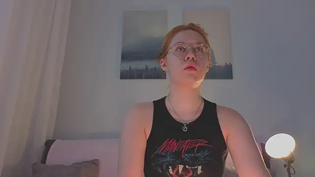 Mia Luw online show from June 19, 2026, 1:43 am