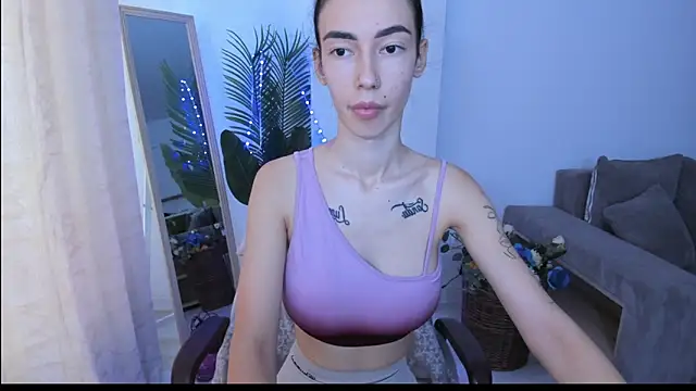 Celine Roxelle online show from September 20, 2025, 1:01 pm