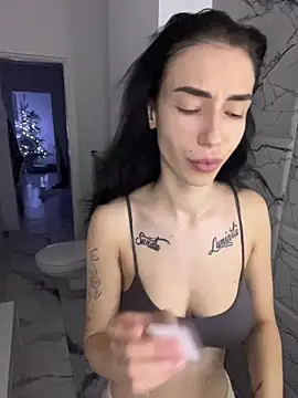 Celine Roxelle online show from December 20, 2025, 5:53 pm