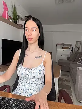 Celine Roxelle online show from April 26, 2026, 6:55 am