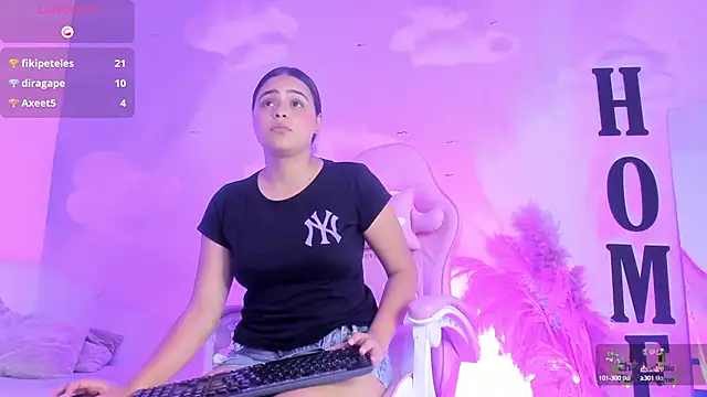 Maraxrivera online show from March 17, 2025, 6:32 pm