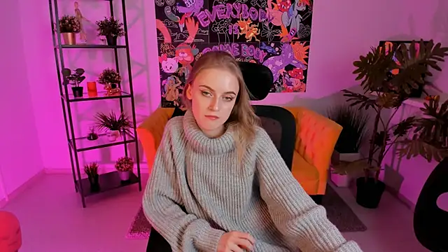 Snapshot of KiraMontoya chatting on February 14, 2025, 3:58 pm KiraMontoya online show from February 14, 2025, 3:58 pm