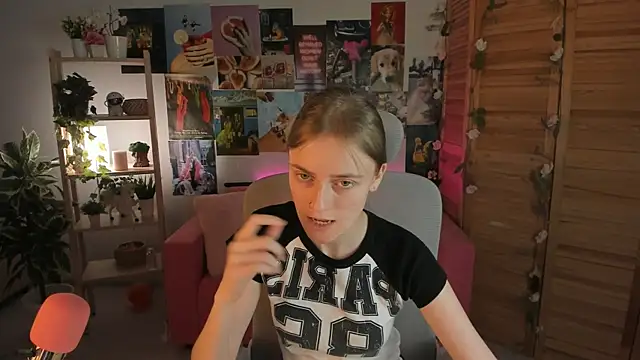 Snapshot of KiraMontoya chatting on February 16, 2025, 2:10 pm KiraMontoya online show from February 16, 2025, 2:10 pm