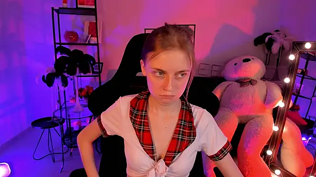 Snapshot of KiraMontoya chatting on February 17, 2025, 2:59 pm KiraMontoya online show from February 17, 2025, 2:59 pm