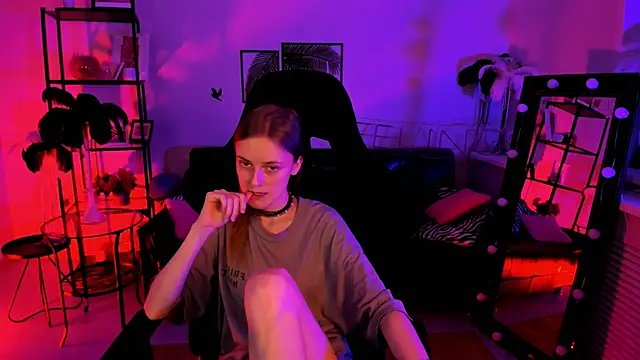 Snapshot of KiraMontoya chatting on February 18, 2025, 2:06 pm KiraMontoya online show from February 18, 2025, 2:06 pm