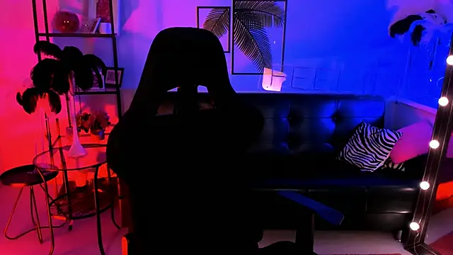 Snapshot of KiraMontoya chatting on February 21, 2025, 2:38 pm KiraMontoya online show from February 21, 2025, 2:38 pm