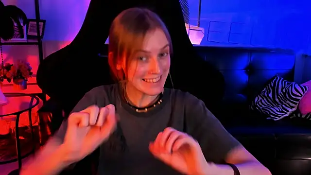 Snapshot of KiraMontoya chatting on February 25, 2025, 2:22 pm KiraMontoya online show from February 25, 2025, 2:22 pm