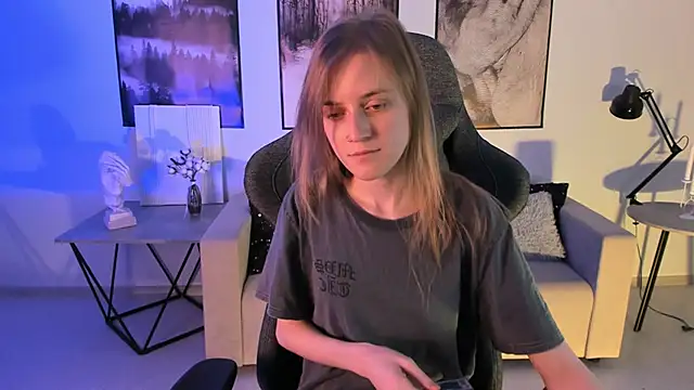 Snapshot of KiraMontoya chatting on February 27, 2025, 3:15 pm KiraMontoya online show from February 27, 2025, 3:15 pm