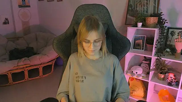 Snapshot of KiraMontoya chatting on March 2, 2025, 6:08 pm KiraMontoya online show from March 2, 2025, 6:08 pm