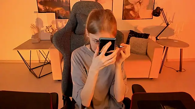 Snapshot of KiraMontoya chatting on March 5, 2025, 2:12 pm KiraMontoya online show from March 5, 2025, 2:12 pm