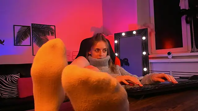 Snapshot of KiraMontoya chatting on March 8, 2025, 8:46 pm KiraMontoya online show from March 8, 2025, 8:46 pm