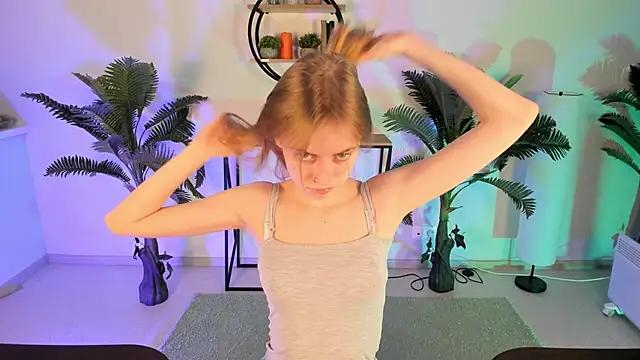 Snapshot of KiraMontoya chatting on March 9, 2025, 5:06 pm KiraMontoya online show from March 9, 2025, 5:06 pm