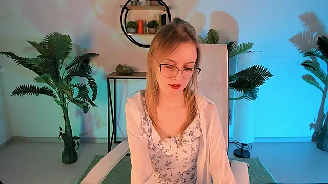 Snapshot of KiraMontoya chatting on March 11, 2025, 5:13 pm KiraMontoya online show from March 11, 2025, 5:13 pm