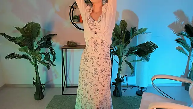 Snapshot of KiraMontoya chatting on March 11, 2025, 9:15 pm KiraMontoya online show from March 11, 2025, 9:15 pm