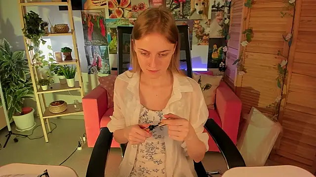 Snapshot of KiraMontoya chatting on March 15, 2025, 5:48 pm KiraMontoya online show from March 15, 2025, 5:48 pm