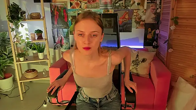 Snapshot of KiraMontoya chatting on March 16, 2025, 5:17 pm KiraMontoya online show from March 16, 2025, 5:17 pm