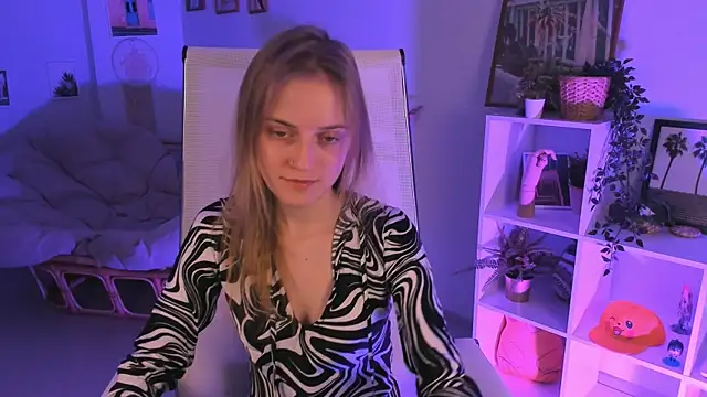 Snapshot of KiraMontoya chatting on March 22, 2025, 5:09 pm KiraMontoya online show from March 22, 2025, 5:09 pm