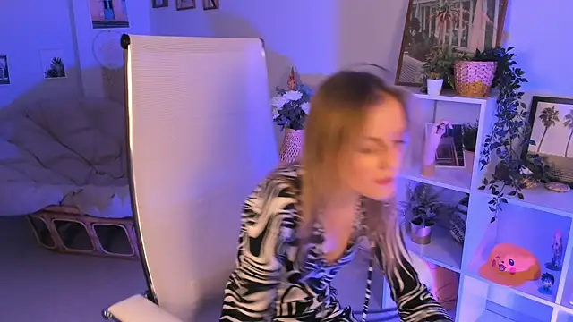 Snapshot of KiraMontoya chatting on March 23, 2025, 12:15 am KiraMontoya online show from March 23, 2025, 12:15 am