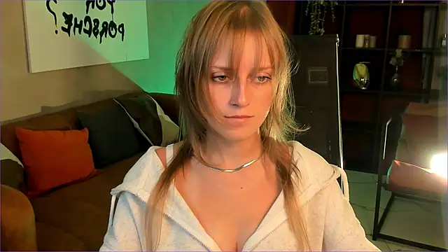 Snapshot of KiraMontoya chatting on September 9, 2025, 8:30 pm KiraMontoya online show from September 9, 2025, 8:30 pm