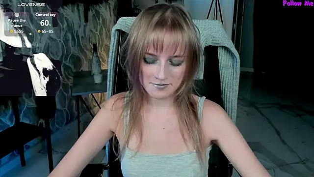 Snapshot of KiraMontoya chatting on October 15, 2025, 8:20 pm KiraMontoya online show from October 15, 2025, 8:20 pm