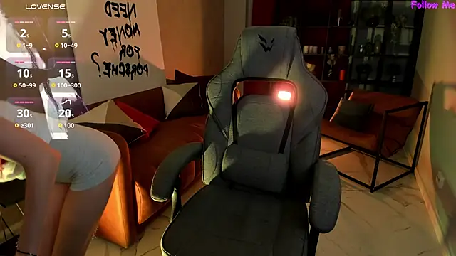 Snapshot of KiraMontoya chatting on October 18, 2025, 8:31 pm KiraMontoya online show from October 18, 2025, 8:31 pm