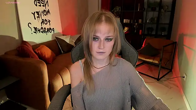 Snapshot of KiraMontoya chatting on October 21, 2025, 5:35 pm KiraMontoya online show from October 21, 2025, 5:35 pm