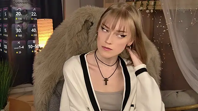 KiraMontoya online show from April 27, 2026, 11:25 pm